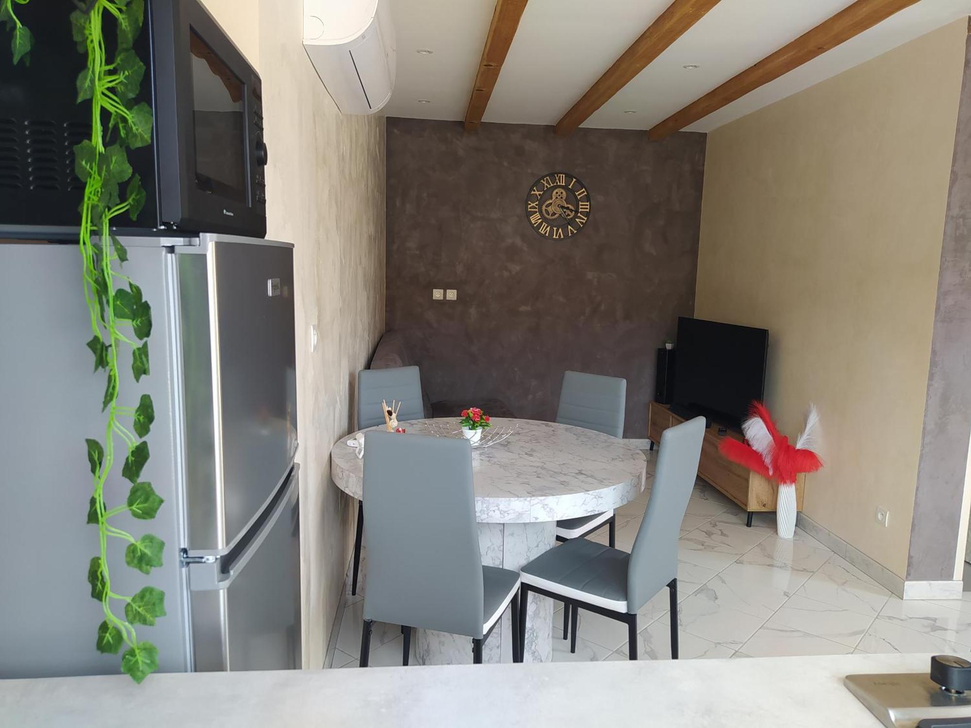Rians  Studio Cosy Avec Terrasse Et Jacuzzi A Disposition De Mai A Aout מראה חיצוני תמונה