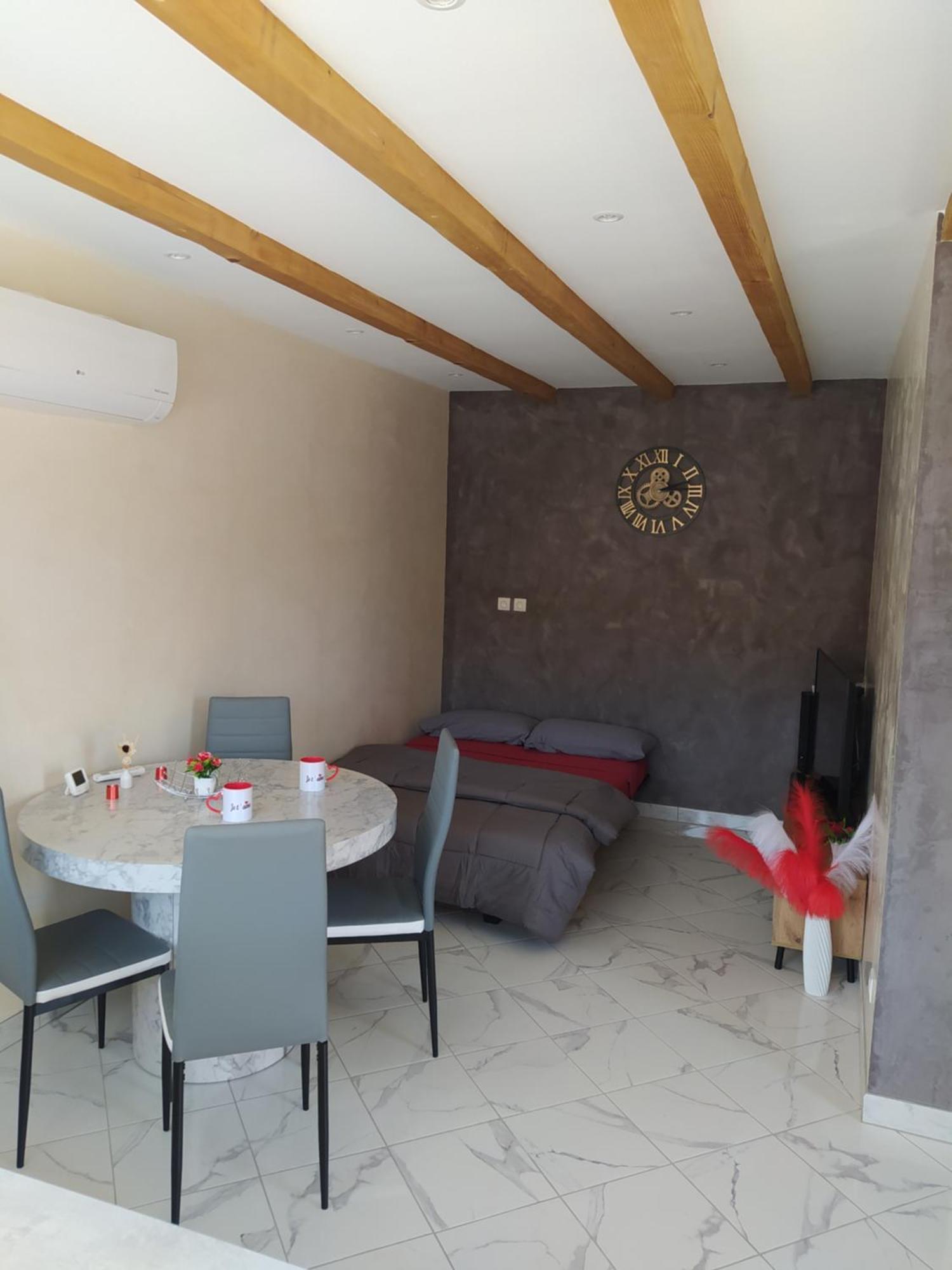 Rians  Studio Cosy Avec Terrasse Et Jacuzzi A Disposition De Mai A Aout מראה חיצוני תמונה