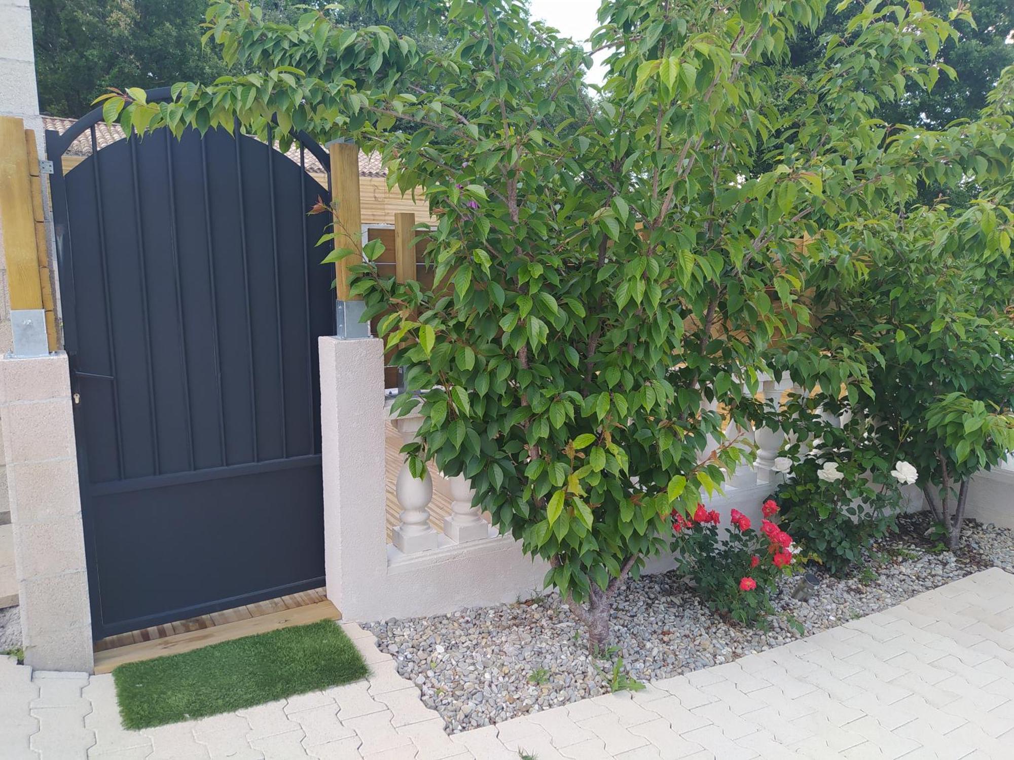 Rians  Studio Cosy Avec Terrasse Et Jacuzzi A Disposition De Mai A Aout מראה חיצוני תמונה